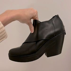 Gorgeous Eileen Fisher platform booties